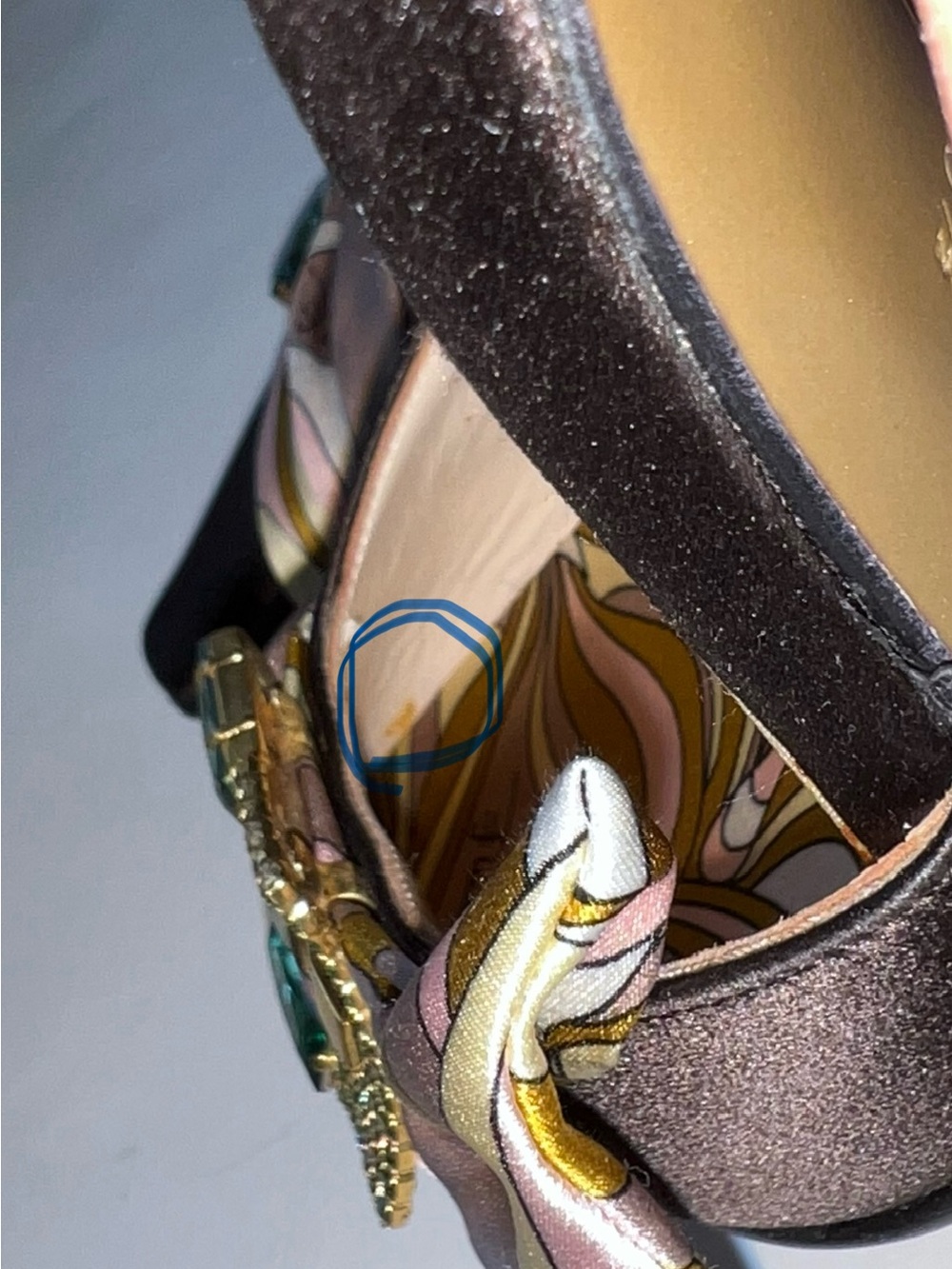 Vintage EMILIO PUCCI Silk Satin Mules w/ Emerald Crystal Buckle -Size EU 36.5 - Picture 7 of 14